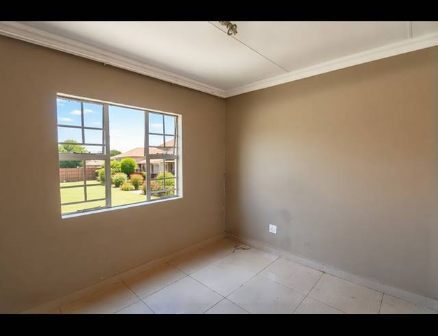 2 BEDROOM TOWNHOUSE FOR SALE IN HALFWAY GARDENS